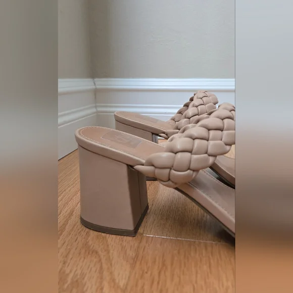 Dolce Vita Women's Braided Cream Sandals - Picture 2 of 4